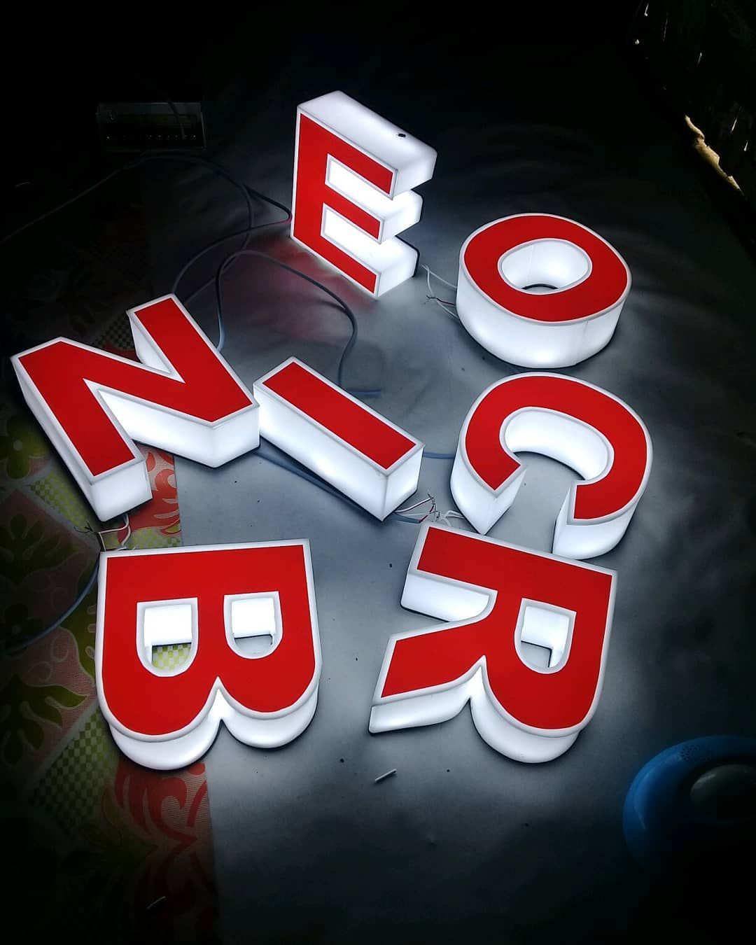 Rótulos Luminosos - ZEL ART Digital